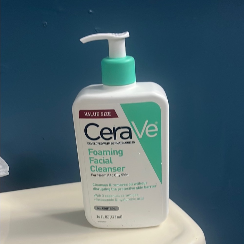 rave Foaming Facial Cleanser - White and Green